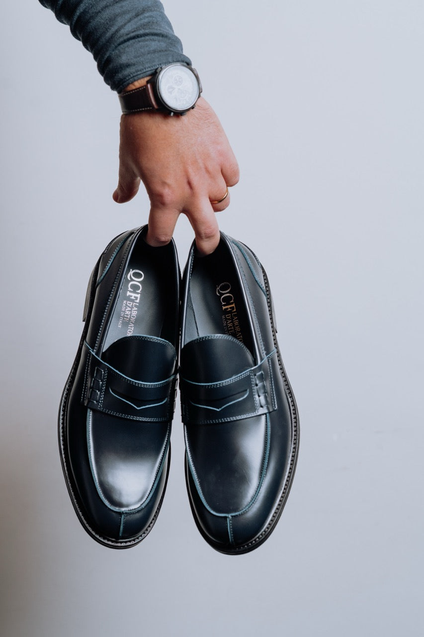 Mocassino Cambridge blu in pelle suola in cuoio