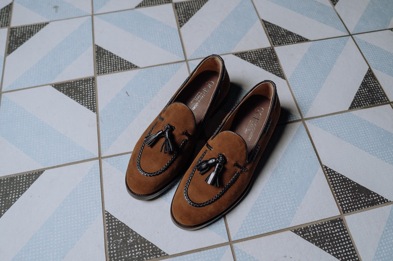 Mocassino in camoscio con nappine in pelle