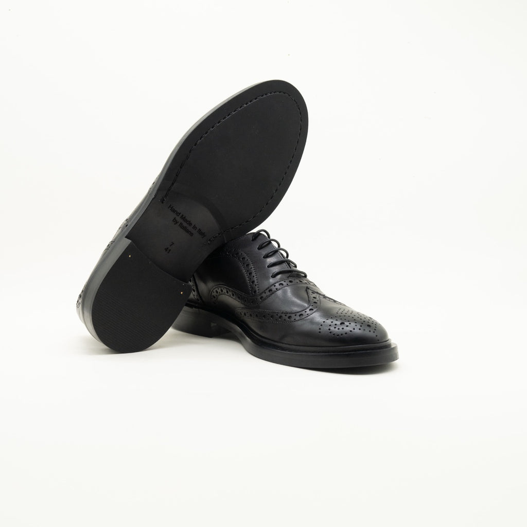 Modern men's college moccasin