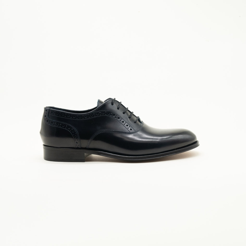 Modern men's college moccasin
