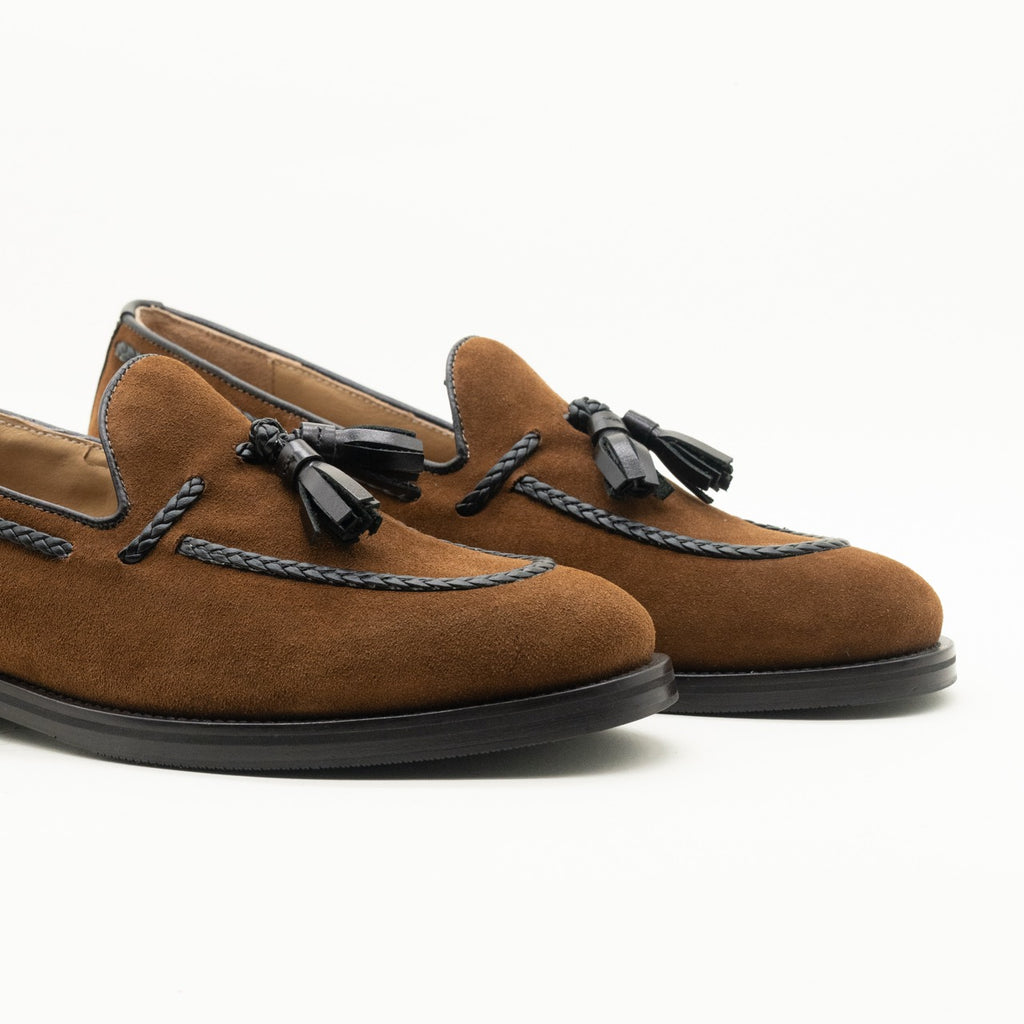 Mocassino Uomo in Vitello Scamosciato con Nappine – Suola Cuoio Vibram